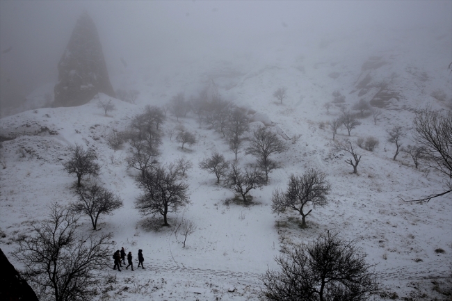 Kapadokya'da kar yağışından sonra sis etkili oldu
