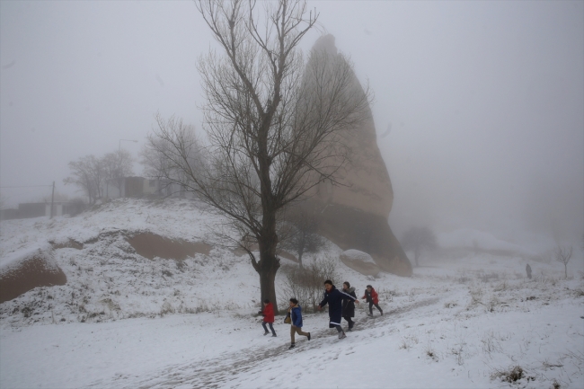 Kapadokya'da kar yağışından sonra sis etkili oldu