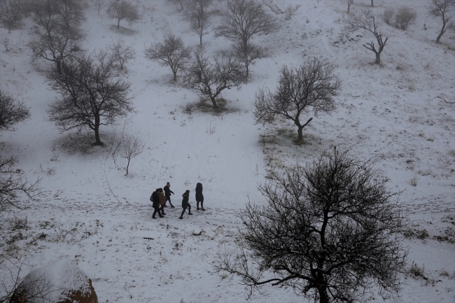 Kapadokya'da kar yağışından sonra sis etkili oldu