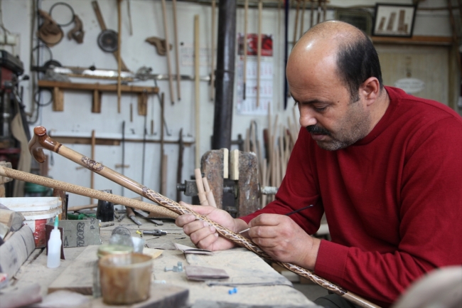 Selçuklu motiflerini bastona yansıtıyor