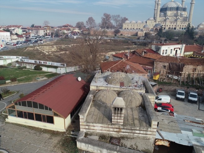 Tarihi hamamın kubbesini pürmüzle membran kaplayacaktı