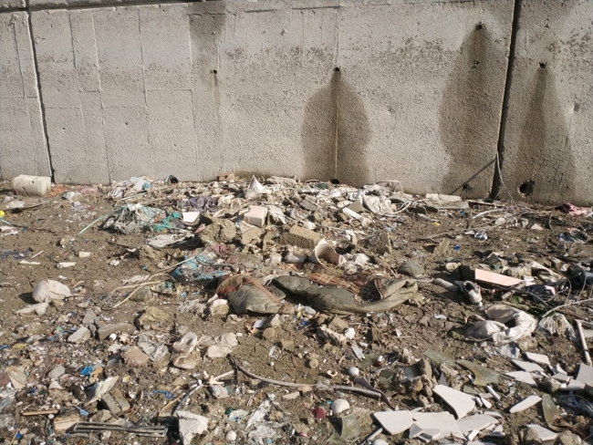 Seyhan Nehri'nde temizlik yapıldı