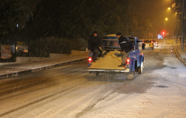 Manisa'da kar yağışı