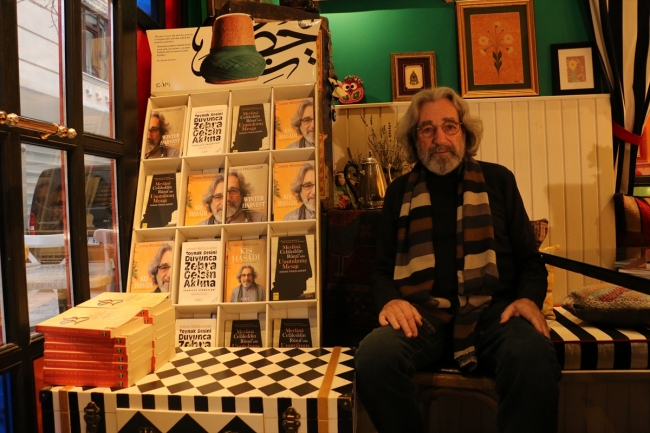 Hayatı aramakla geçti, 1970'lerin başında Müslüman oldu