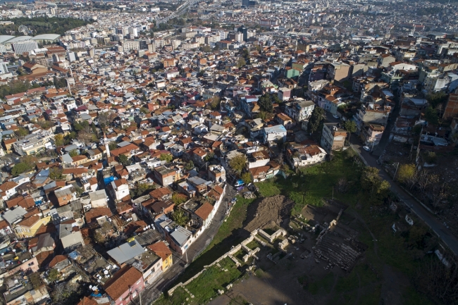 İzmirde'ki Smyrna Tiyatrosu gün yüzüne çıkıyor