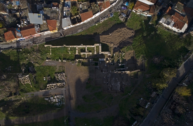 İzmirde'ki Smyrna Tiyatrosu gün yüzüne çıkıyor