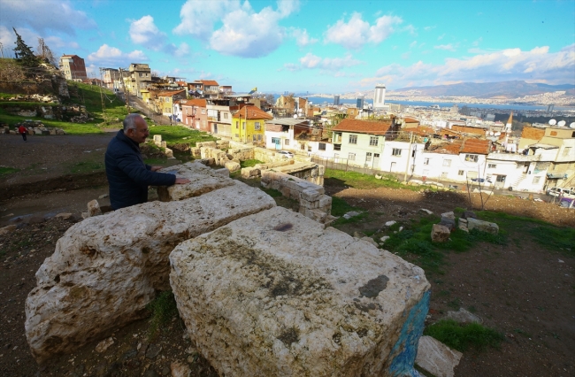 İzmirde'ki Smyrna Tiyatrosu gün yüzüne çıkıyor