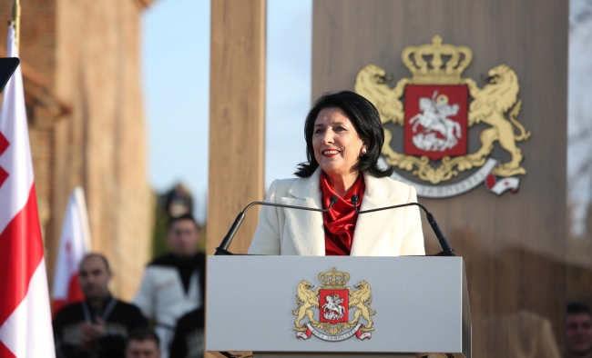 Gürcistan'ın ilk kadın cumhurbaşkanı göreve başladı