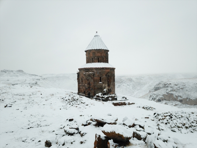 Kar altında "Medeniyetler Beşiği" Ani