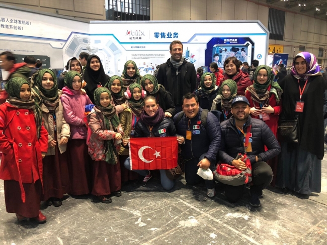 Çin'deki robot yarışmasında Konyalı öğrencilere "en popüler takım" ödülü