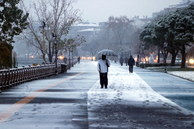 Kar yağışıyla Trakya beyaza büründü