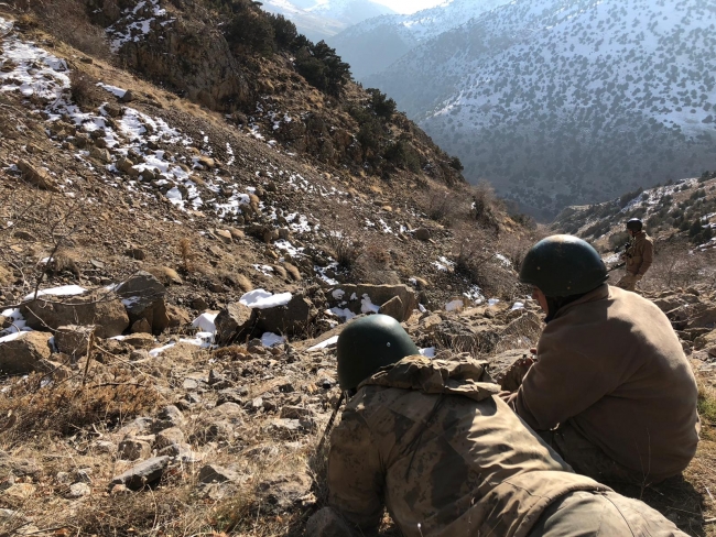 Van'da araziye gömülü patlayıcı ve mühimmat ele geçirildi