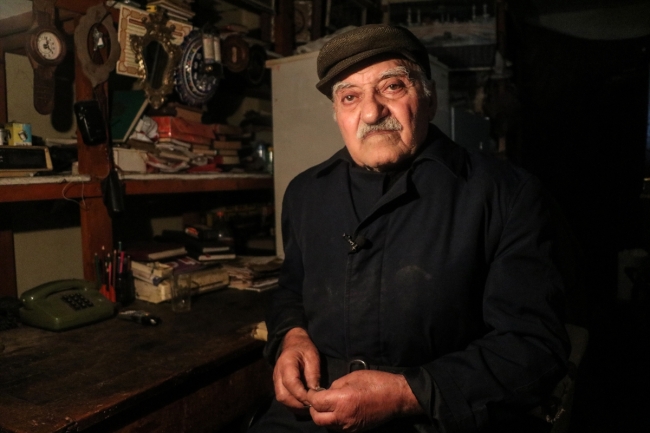 Hayvan dostları her sabah yolunu gözlüyor