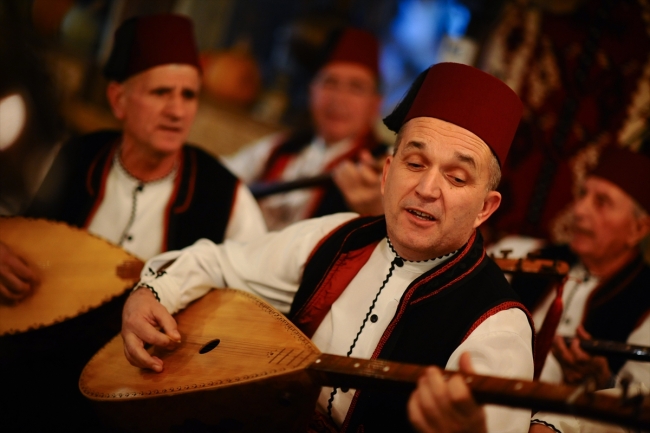 Osmanlı mirası sazı, sevdalinkalarda yaşatıyorlar