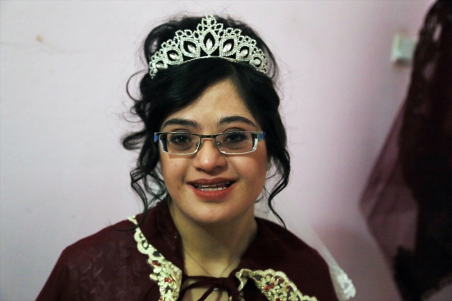 Down sendromlu Arzu Gulen'in gelinlik hayali gerçek oldu