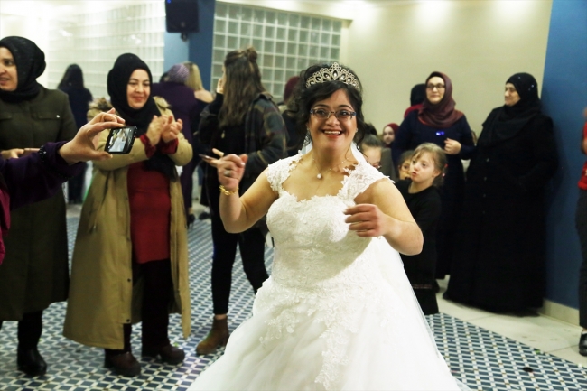 Down sendromlu Arzu Gulen'in gelinlik hayali gerçek oldu