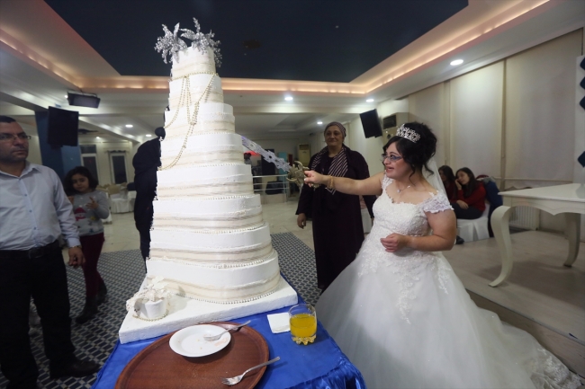 Down sendromlu Arzu Gulen'in gelinlik hayali gerçek oldu