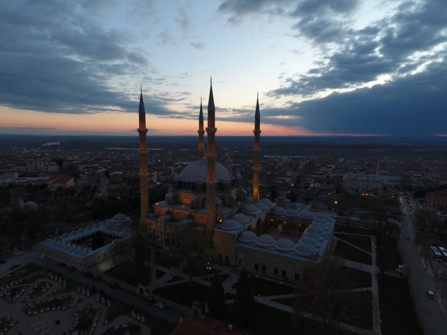 Edirne'de kırmızının onlarca tonuyla batan güneş hayran bıraktı
