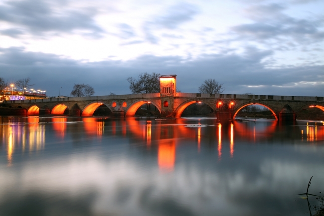 Edirne'de kırmızının onlarca tonuyla batan güneş hayran bıraktı