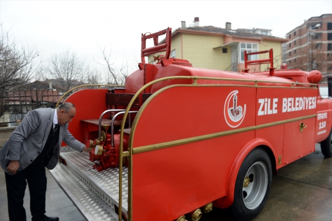 1957 model itfaiye aracını ilk günkü orijinalliğiyle koruyor