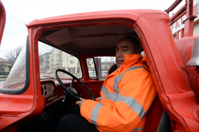 1957 model itfaiye aracını ilk günkü orijinalliğiyle koruyor