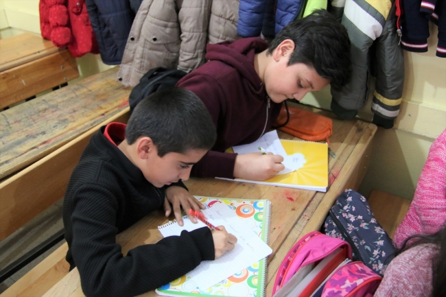 Öğrencilerin hayalleri dilek kutusuyla gerçek oluyor