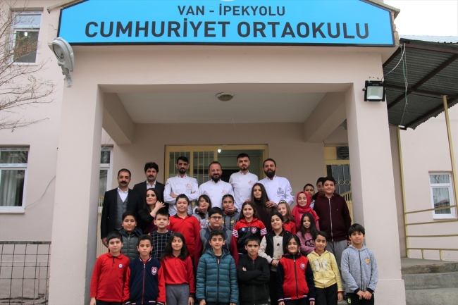 Öğrencilerin hayalleri dilek kutusuyla gerçek oluyor
