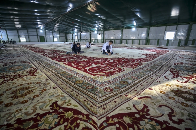 120 yıllık halı ilk kez yıkandı