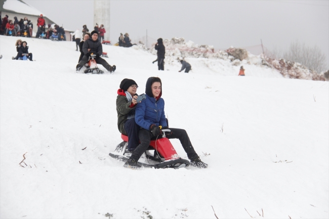 Uludağ'da pist dışında kızakla kayanlara para cezası