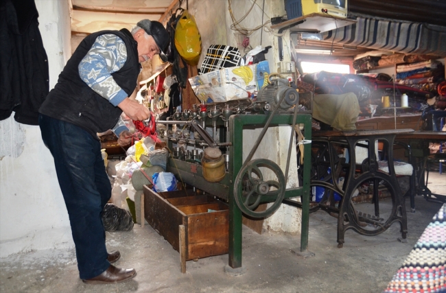 40 yıldır halı ve kilim dokumacılığı yapıyor