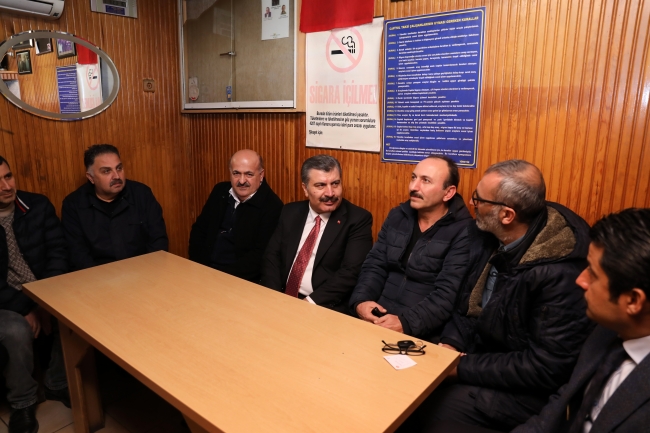 Bakan Koca'dan, İstanbul'da yeni yılın ilk bebeğine ziyaret