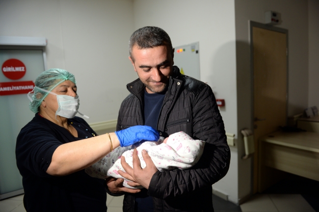 Yeni yılın ilk bebekleri dünyaya geldi