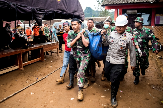 Endonezya'daki heyelanda ölü sayısı artıyor