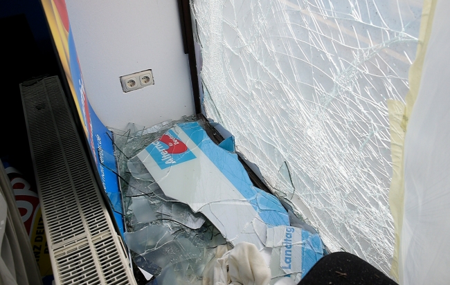 Almanya’da aşırı sağcı partinin bürosuna saldırı