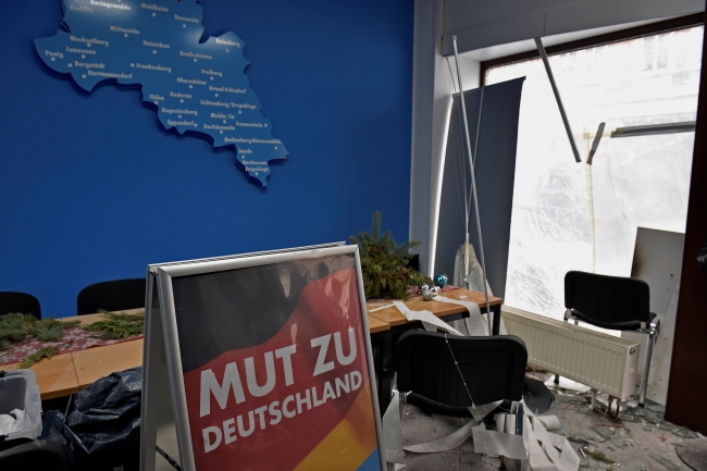 Almanya’da aşırı sağcı partinin bürosuna saldırı