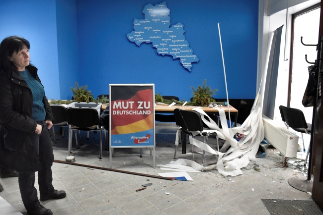 Almanya’da aşırı sağcı partinin bürosuna saldırı