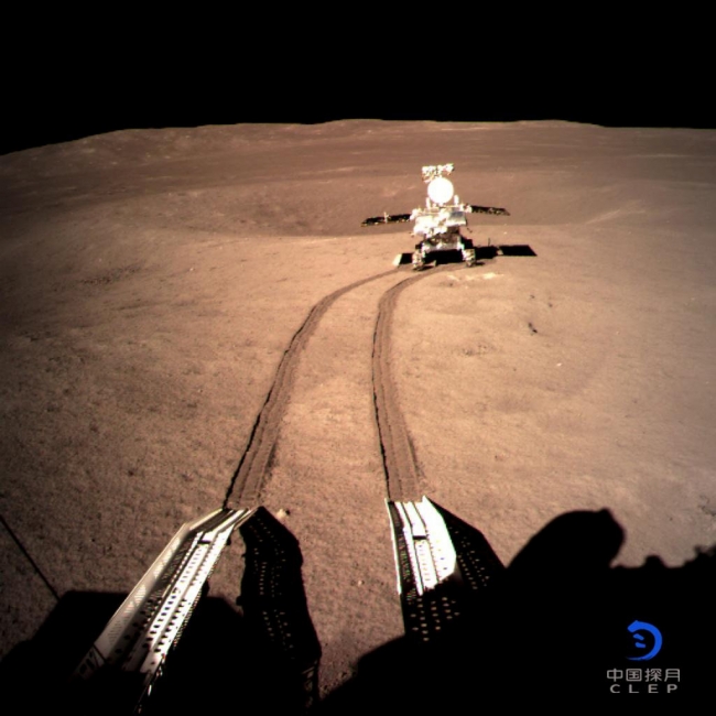 Çin'in insansız keşif aracı Ay'ın karanlık yüzünde