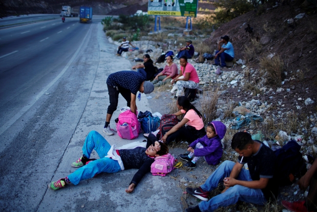 Orta Amerikalı yeni göçmen kafilesi Meksika sınırına ulaştı