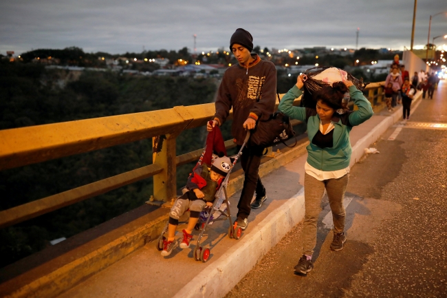 Orta Amerikalı yeni göçmen kafilesi Meksika sınırına ulaştı