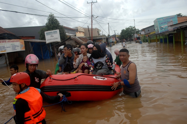 Endonezya'daki sel ve heyelanda ölü sayısı 59'a ulaştı
