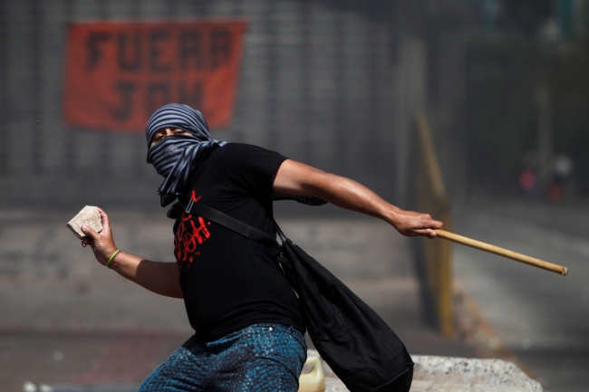 Honduras'ta hükümet karşıtları yeniden sokaklarda