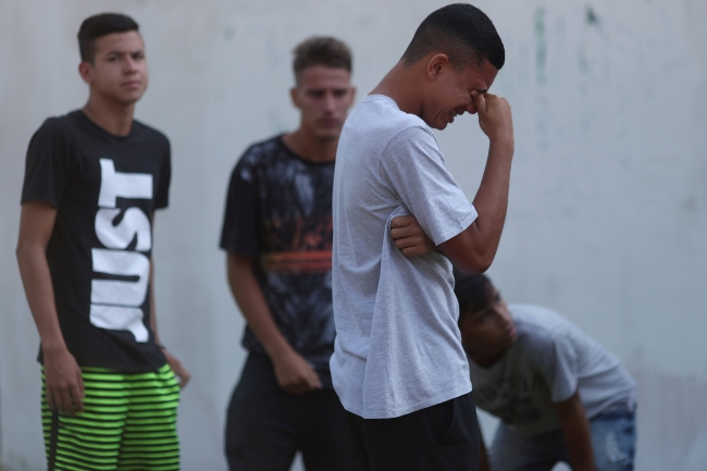 Brezilya'da futbol kulübünde yangın: 10 ölü