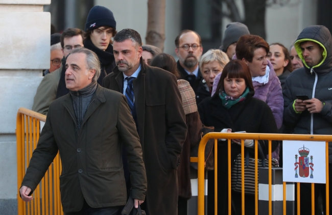 Ayrılıkçı Katalanların davası başladı