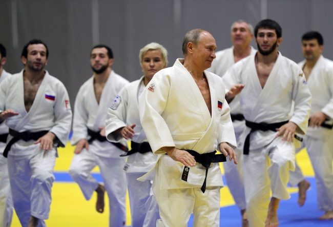 Putin Soçi zirvesinin ardından judo yaptı