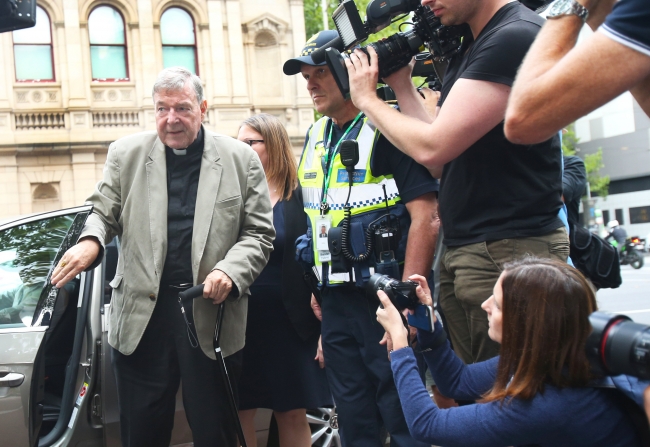 Çocuklara cinsel tacizden suçlu bulunan Avustralya Kardinali gözaltında