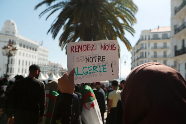 Eski diplomat Lahdar İbrahimi'ye Cezayir'de yeni görev