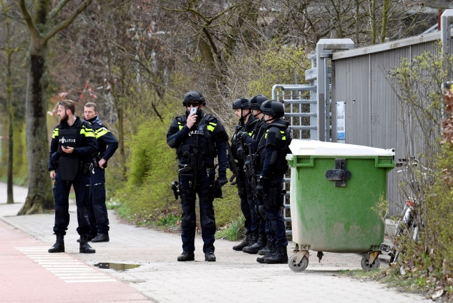 Hollanda hükümeti terör tehdidi seviyesini en üst düzeye yükseltti