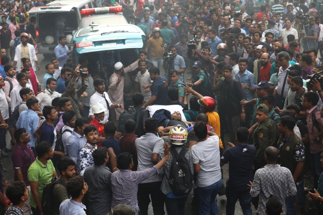 Dakka'da çok katlı binada yangın: 7 ölü