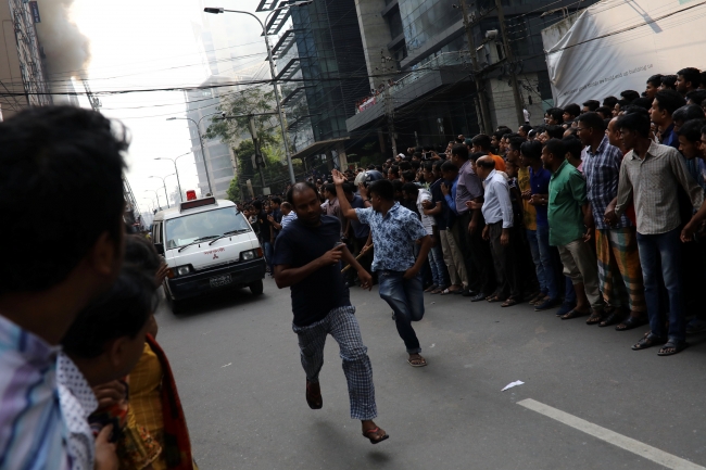 Dakka'da çok katlı binada yangın: 7 ölü