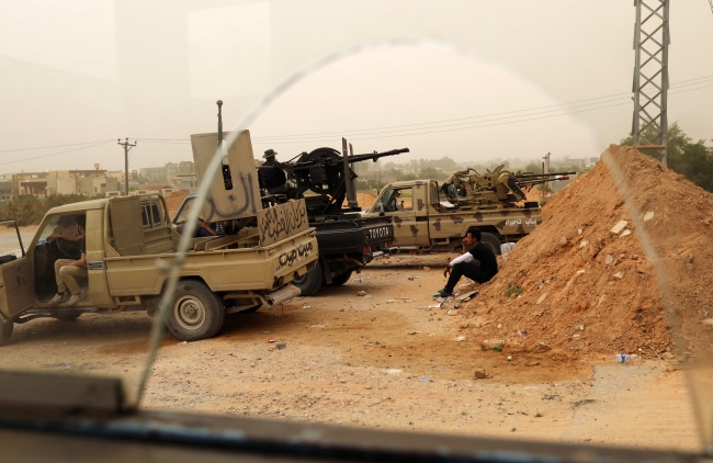 Libya'da Hafter güçleri batı cephesinde kan kaybediyor